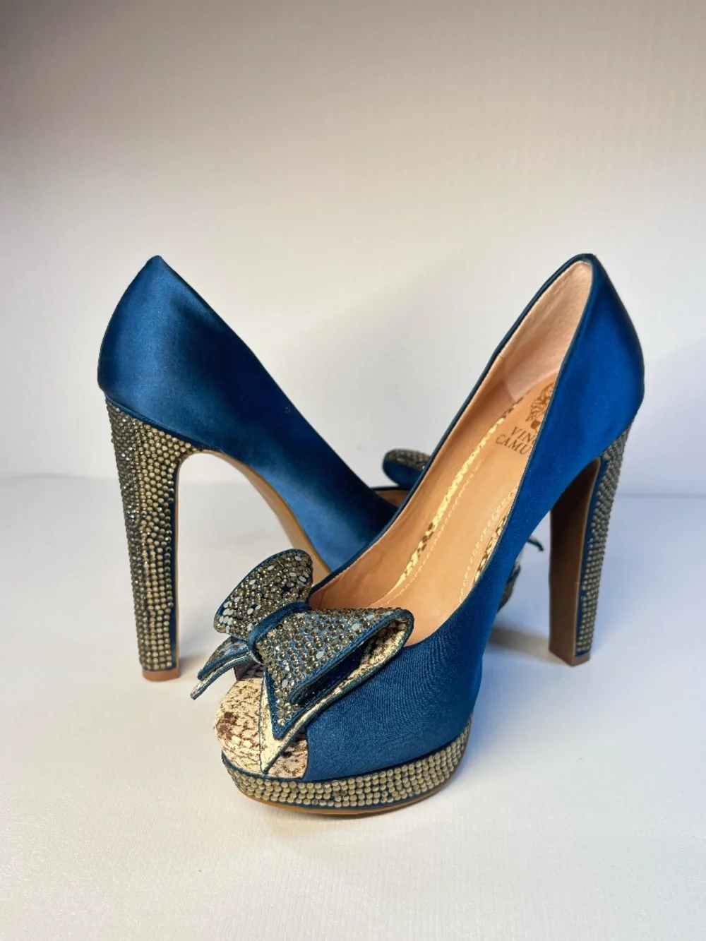 Vince Camuto Teal Blue Satin Rhinestone Bow Peep Toe Heels 6B Statement Pumps